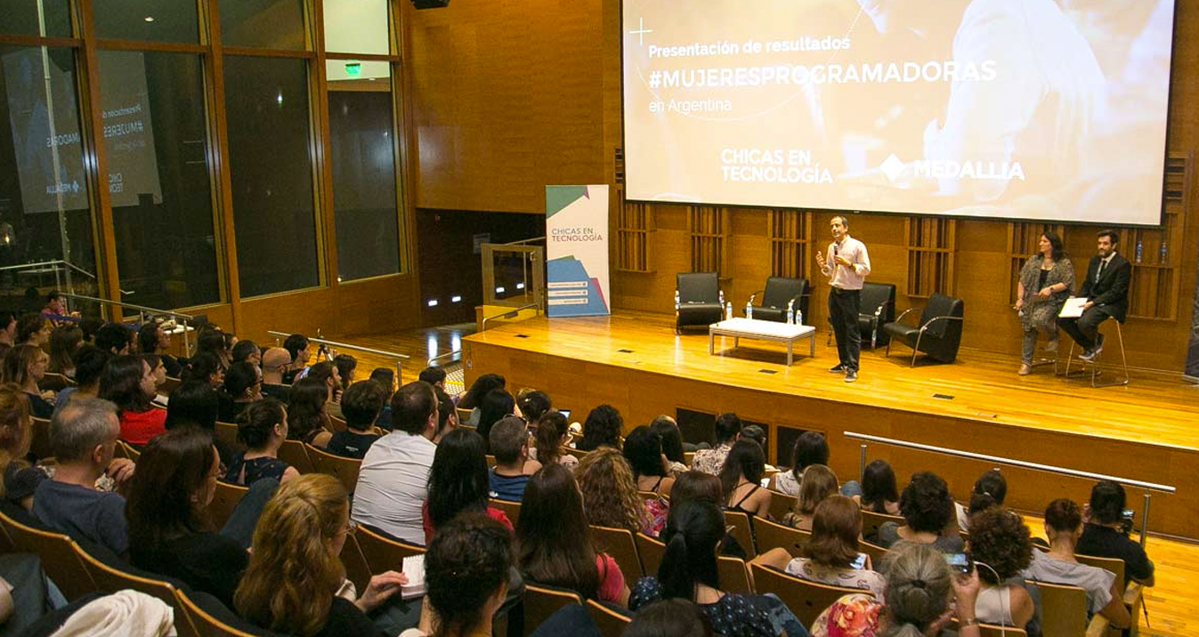 Tapa de la nota de sobre Mujeres en Programación en Canal Ar